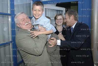 Imieniny Lecha i Danuty Walesow w ich domu na ul. Polanki...