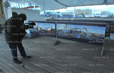 Gdynia. Dar Pomorza. Wodowanie, czyli promocja ksiazki...