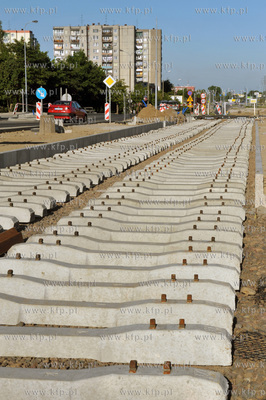 Gdansk Chelm. Budowa nowej linii tramwajowej wzdluz...
