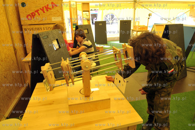 Plac przy kosciele sw. Mikolaja w Gdansku. Wystawa...