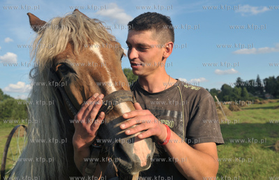 Sianokosy we wsi Sulmin na Kaszubach. Laka pomiedzy...