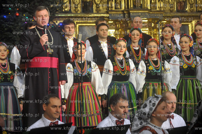 Koncert koled w wykonaniu zespolu Mazowsze w kosciele...