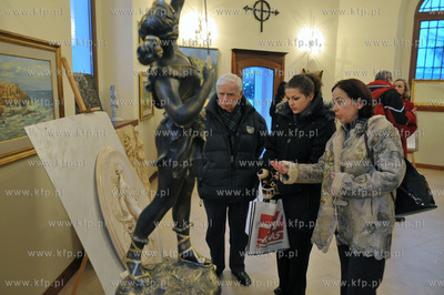 Wystawa rzezby w gipsie Marka Hiszpana Sulkowskiego...