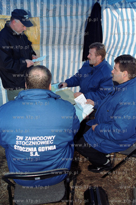 Przedstawiciele Zwiazku zawodowego Pracownikow Stoczni...