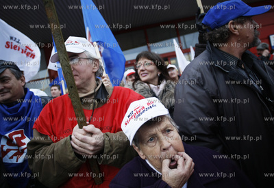 Gdynia. Wolny Zwiazek Zawodowy Sierpien 80 i OPZZ 
pod...