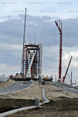 Montaz luku stanowiacego element nosny wiaduktu na...