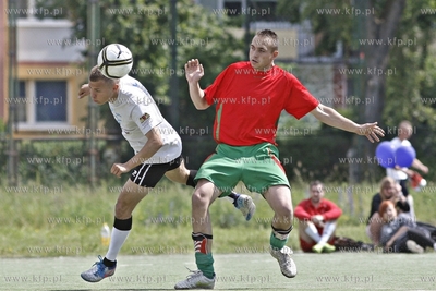 Gdansk Zaspa. Pilkarski turniej dzikich druzyn Do przerwy...