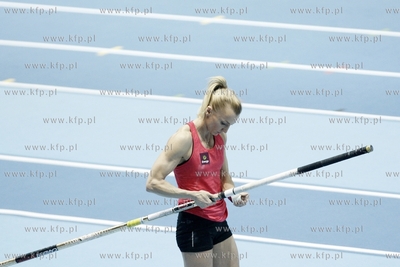 Trening skoczkini o tyczce Anny Rogowskiej, przed rozpoczynajcymi...