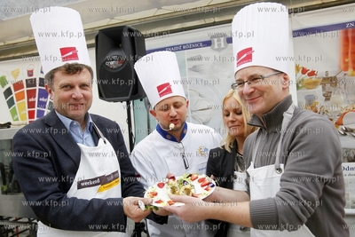 Wielki Show Kulinarny na Dlugim Targu w Gdansku. Wlodarze...
