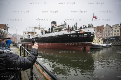 Statek muzeum Sołdek wraca na Motławę  po remoncie...