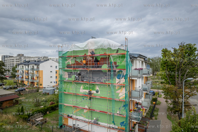 Powstaje mural na budynku przy ulicy Michny 9 w Gdańsku....