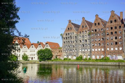 Zespół spichlerzy:Pod Koroną, Elbląg, Toruń, Gdańsk...