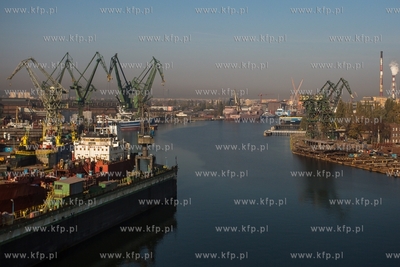 Gdańsk. Konferencja prasowa na terenie Stoczni Cesarskiej....