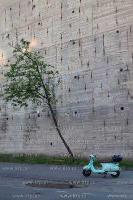 Gdańsk. ul. Olejarna. Skuter na minuty. Ecoshare.pl...