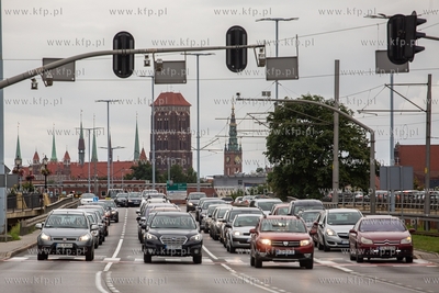 Gdańsk.  Widok od Al. Zwycięstwa na wiadukt Błędnik....