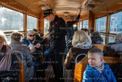 Zabytkowy tramwaj dla pań z okazji ich święta. 8.03.2020...