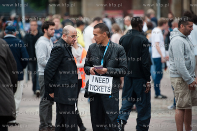 Gdansk. Dworzec Glowny PKP. Grupy zawodowych konikow...