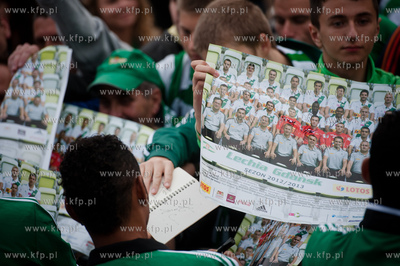Gdansk. Scena na Targu Weglowym. Prezentacja druzyny...