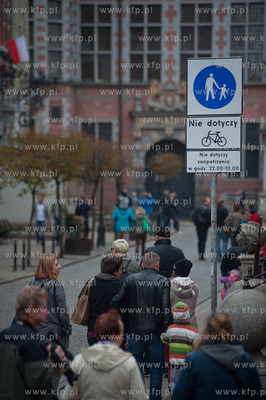 Gdansk. Czesciowo zamkniete dla ruchu kolowego, w czasie...