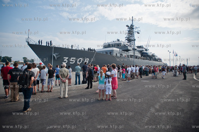 Gdynia. Nabrzeze Pomorskie. Uroczyste powitanie japonskiego...