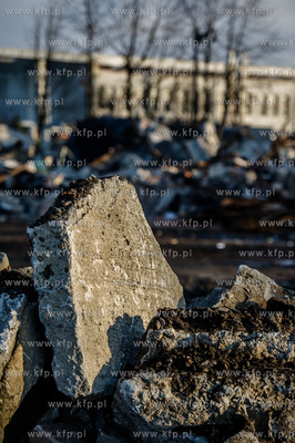 Gdansk. Tereny bylej Stoczni Gdansk. Wyburzenie budynku...