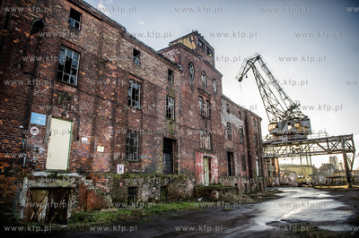 Gdansk. Tereny bylej Stoczni Gdansk. Wyburzenie budynku...