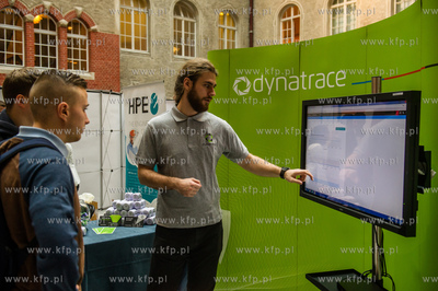 Politechnika Gdanska. Dziedziniec Heweliusza. Targi...