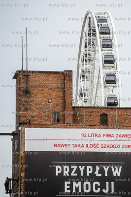 Gdansk. Montaz kola widokowego na Wyspie Spichrzow.
13.06.2016
fot....