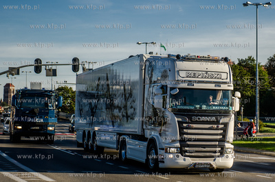 Gdańsk. Parada samochodów cieżarowych marki Scania,...