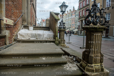 Gdańsk. Remont zabytkowego przedproża Ratusza Głównomiejskiego.
18.10.2017
fot....