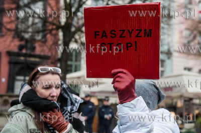 Gdańsk. Długi Targ. Manifestacja Faszyzm stop! zorganizowana...