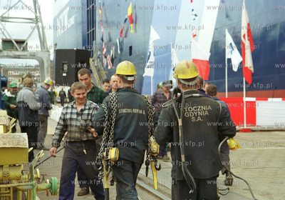 Stocznia Gdynia.07.2002Fot. Dominik Zbrozyna / KFP