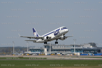 Gdansk , Rebiechowo Terminal Pasazerski Gdansk. 26.04.2007...