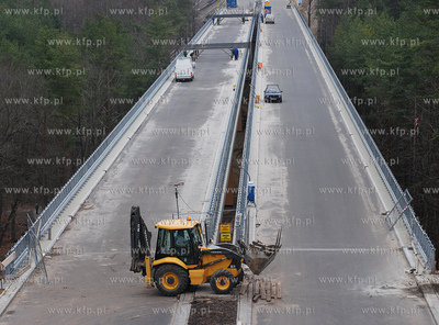 Gdynia. Dobiegaj1 konca prace przy budowie ostatniego...