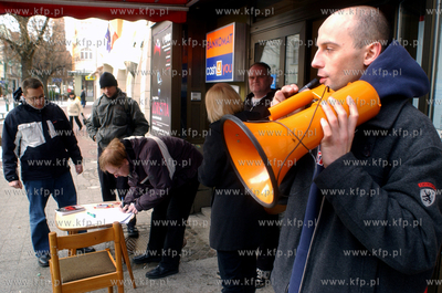 Sopot. Kolejny etap akcji protestacyjnej Komitetu Ochrony...