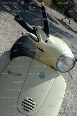 Italia pd. skuter Vespa legenda motoryzacji wloskiej....