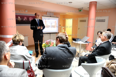 Gdansk. Zakonczenie rozbudowy Wojewodzkiego Centrum...