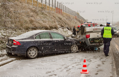 Gdansk. Wypadek na al. Armii Krajowej przy zjezdzie...