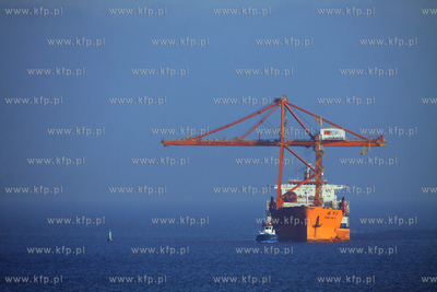 Nowe suwnice dla Baltyckiego Terminalu Kontenerowego...