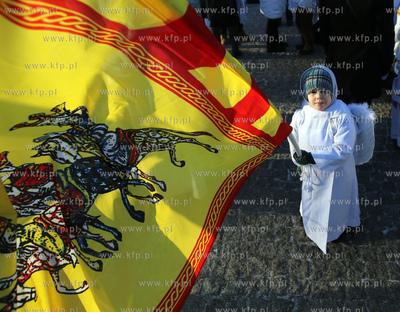 Orszak Trzech Kroli na ulicach Chojnic. 06.01.2015...