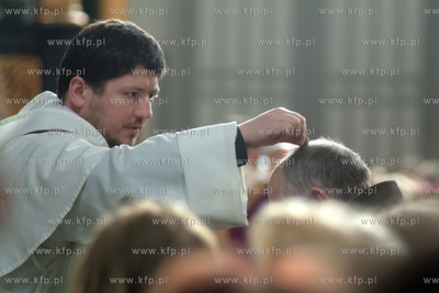 Sroda popielcowa, kosciol sw. Mikolaja w Gdansku.5.03.2003fot....