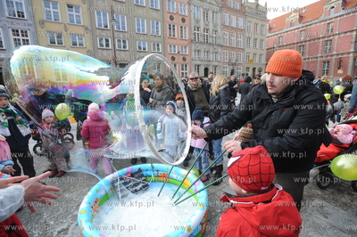 Festiwal baniek mydlanych w Gdansku na Dlugim Targu....