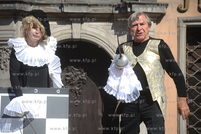 Happening pt "Aktorzy Przyjechali" z okazji wmurowania...