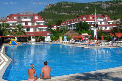 Basen przy hotelu Sailors Beach Club w Kiris, turystycznej...