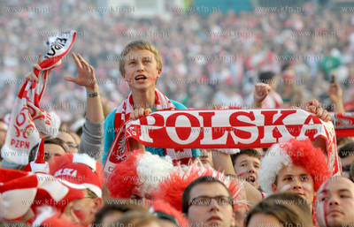 Gdansk. Mistrzostwa europy w pilce noznej. Kibice ogladaja...