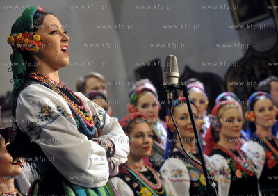 Koncert koled w wykonaniu zespolu Mazowsze w kosciele...