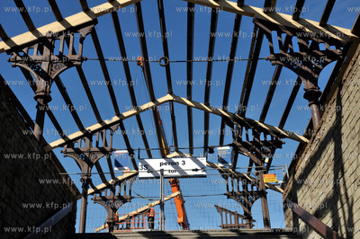 Remont 3 peronu na Dworcu Glownym PKP w Gdansku zwiazany...