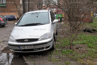 Samochody z rejestracjami spoza Gdanska zaparkowane...