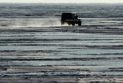 Krynica Morska. Zamarzniety Zalew Wislany.24.01.2010fot....