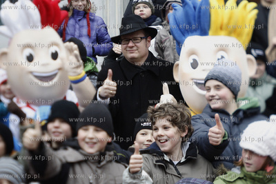 Gdansk. Maskotki Euro 2012 spotkaly sie z dziecmi i...